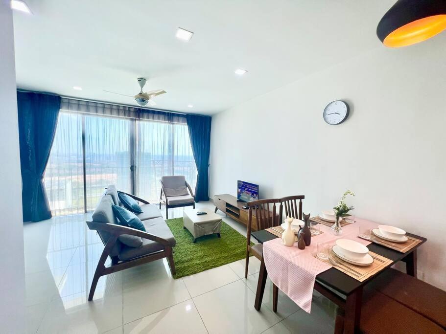 T3 1-10 Pax Trefoil 2Room Setia Alam Cozy Home Wifi Tv Esterno foto