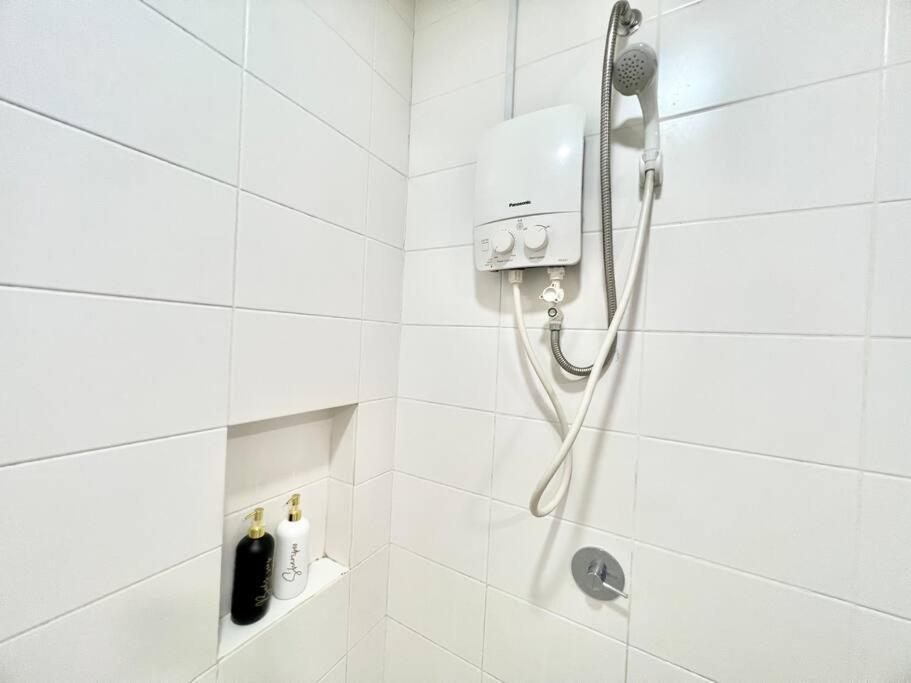 T3 1-10 Pax Trefoil 2Room Setia Alam Cozy Home Wifi Tv Esterno foto